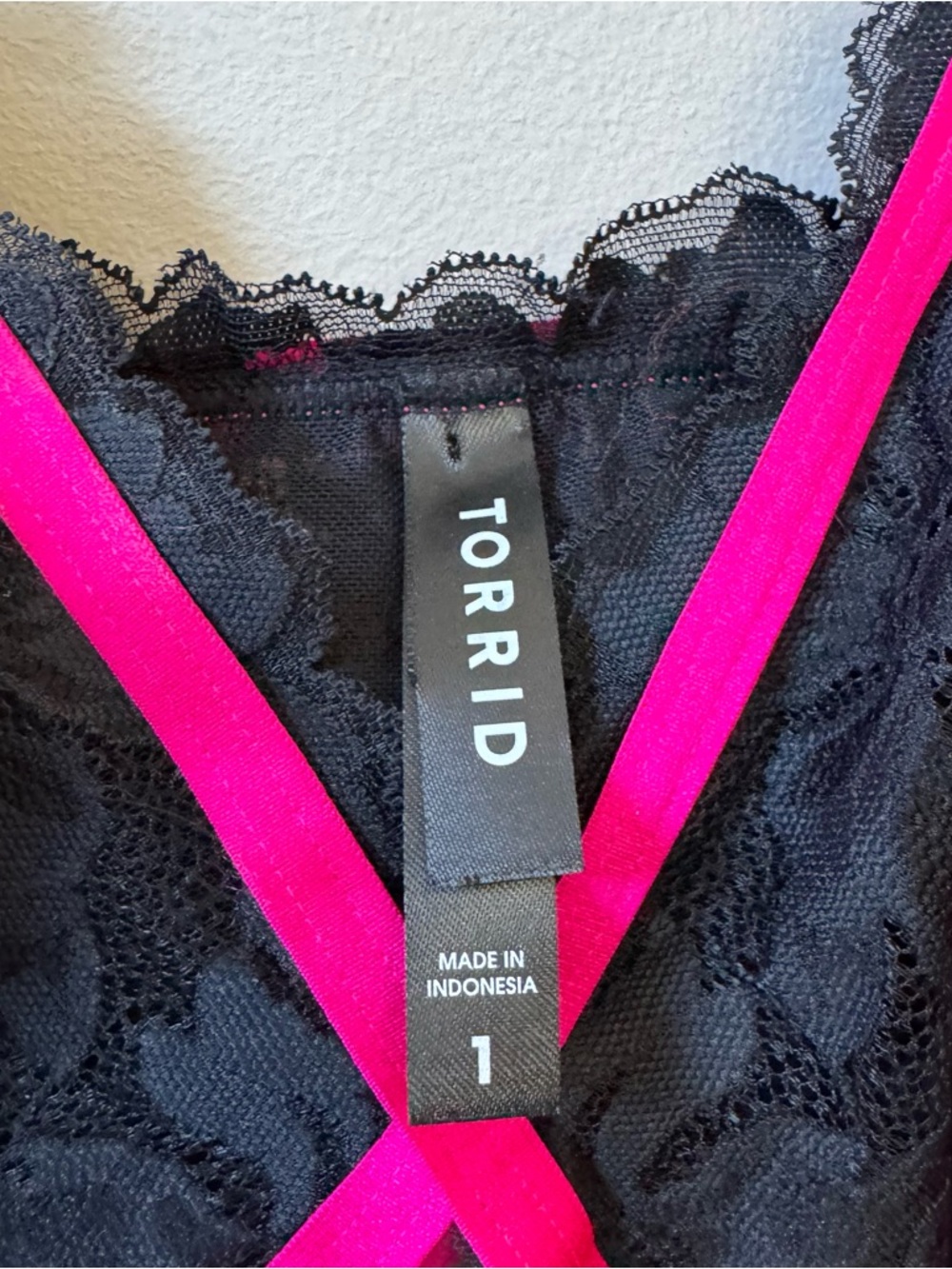 Torrid Neon Lights hot pink trim keyhole black lace bralette - Picture 7 of 7